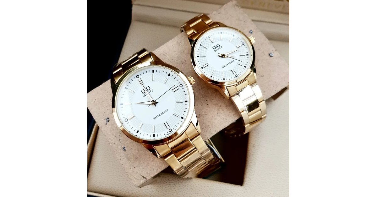 Combo Relojes Pareja Duo Q Q Acero Quartz - Un Hermoso Regalo a la Elegancia - Dorado/Blanco